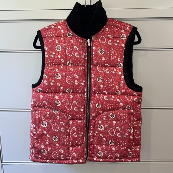 XIRENA reversible “hunter puffer vest” size medium - Picture 5 of 9